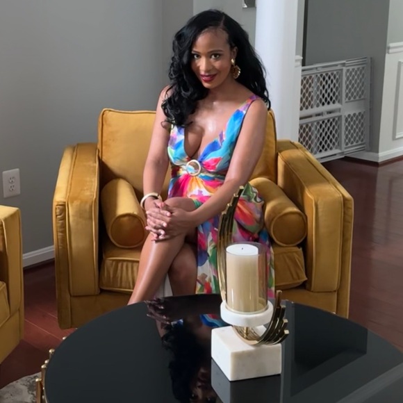 Meet your Posher, Erica - Picture 1 of 1